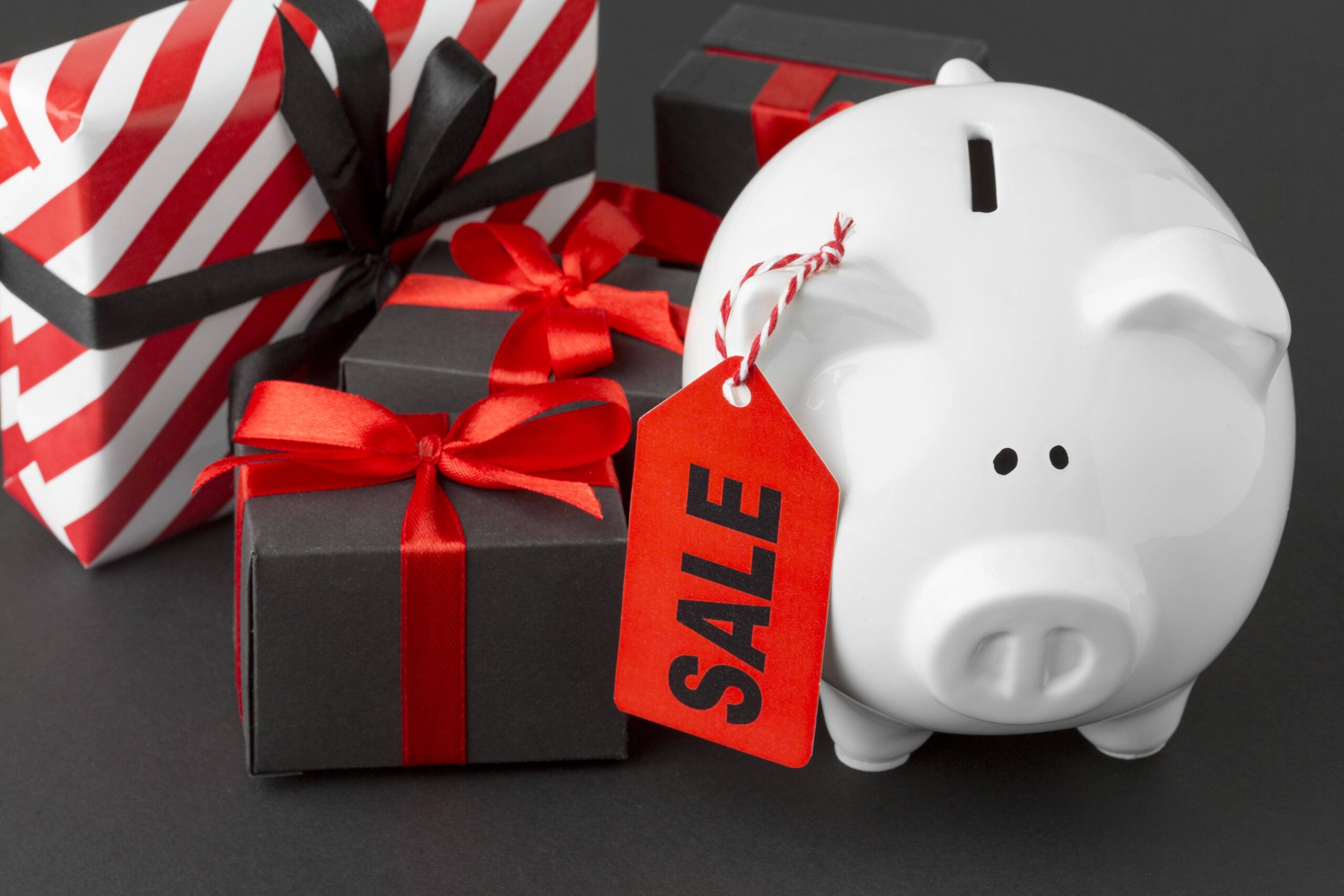 piggy-bank-with-sale-label-gift-boxes